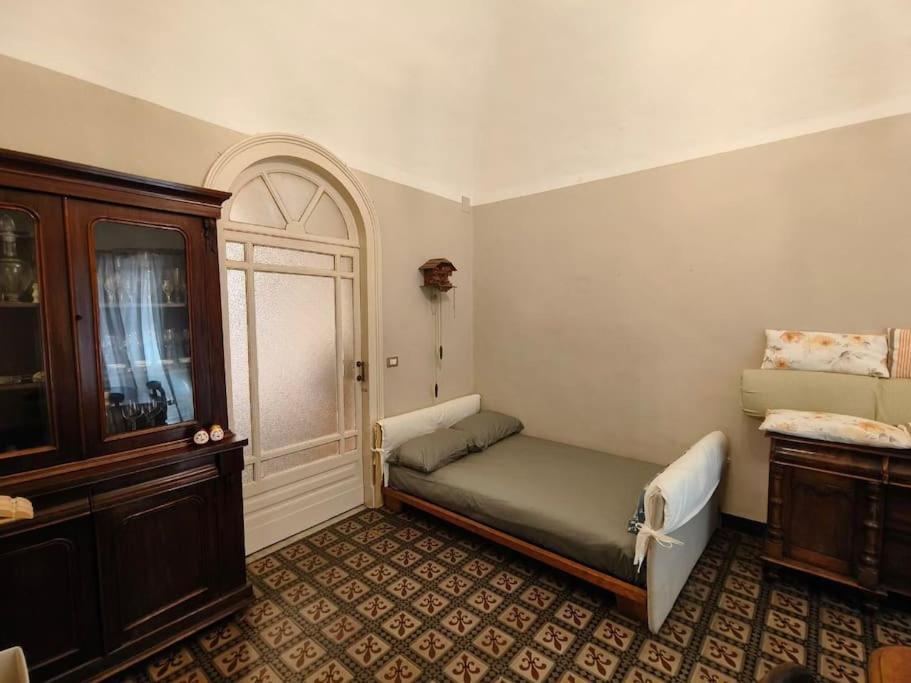 Retroetnea - Appartamento In Centro Storico - Con Camere Comunicanti Катания Экстерьер фото