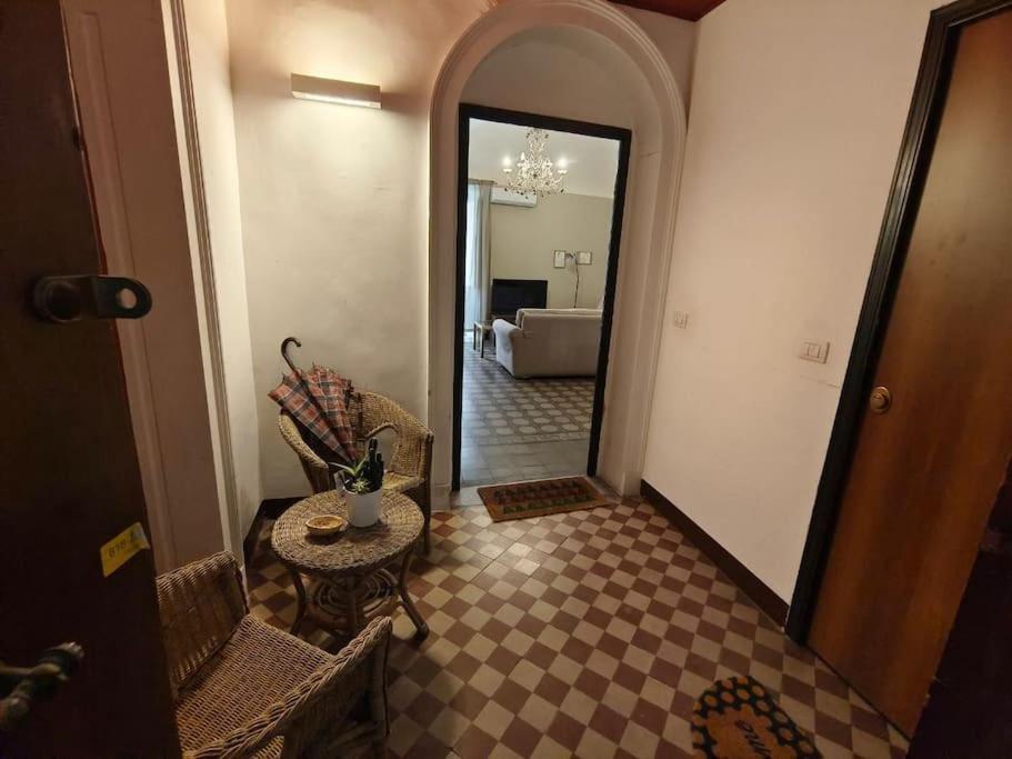 Retroetnea - Appartamento In Centro Storico - Con Camere Comunicanti Катания Экстерьер фото