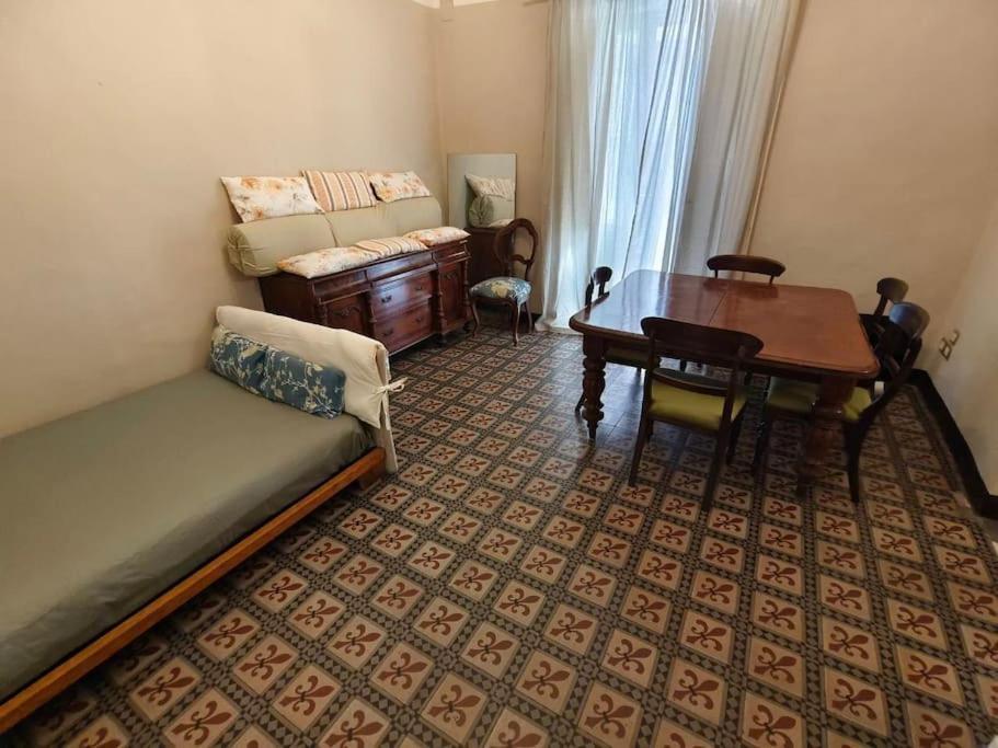 Retroetnea - Appartamento In Centro Storico - Con Camere Comunicanti Катания Экстерьер фото