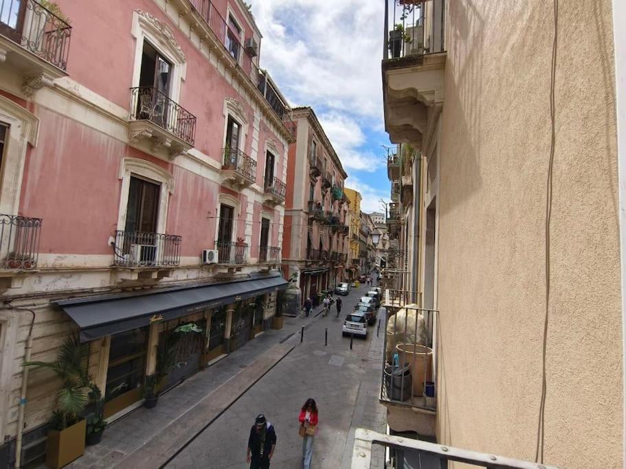 Retroetnea - Appartamento In Centro Storico - Con Camere Comunicanti Катания Экстерьер фото